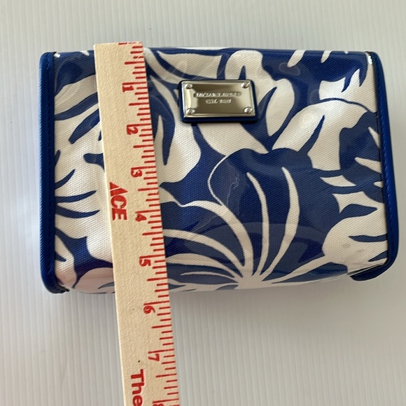 NWOT Michael Kors Eliza Blue White Floral Plastic Covered Canvas Makeup Pouch - Picture 9 of 12